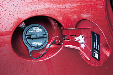 Простая система защиты бензобака автомобиля от слива бензина