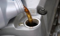 Как устранить перелив масла в двигателе