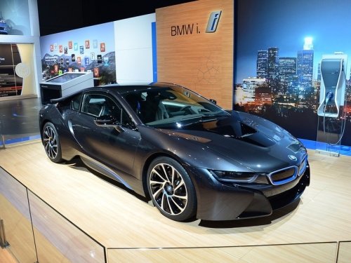 BMW удвоит производство гибридного спорткара i8