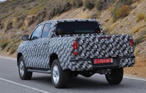 Опубликованы снимки обновленного пикапа Toyota Hilux