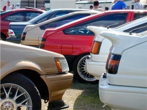 Продажи автомобилей в РФ сократились в марте более, чем на 40%