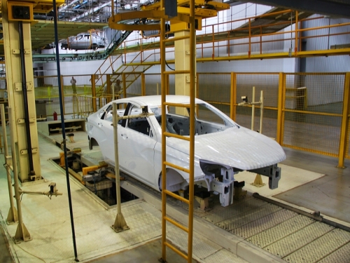 "АвтоВАЗ" будет выпускать до 2 500 Lada Vesta в месяц