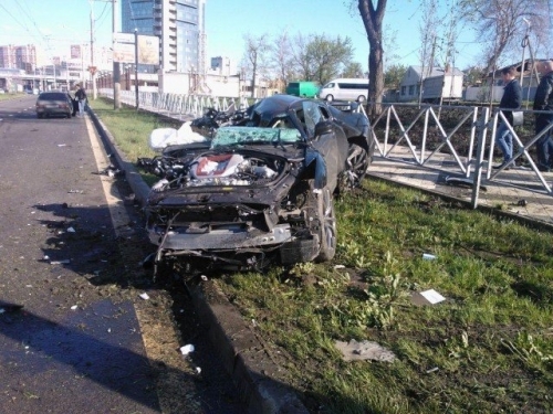 Футболист сборной России разбил свой спорткар Nissan в Краснодаре