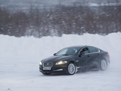 Кошачий вальс: танцы на льду за рулем полноприводных Jaguar