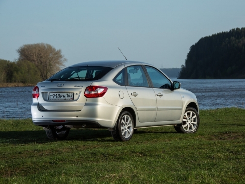 Lada Granta защитила статус российского бестселлера