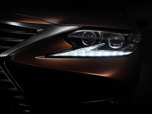 Lexus готовит к премьере обновленный седан ES