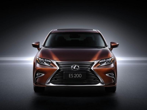Lexus обновил свой популярный седан