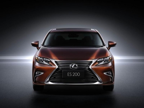 Lexus обновил свой популярный седан