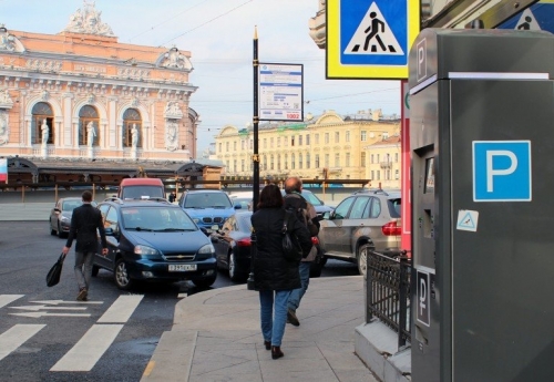 Начало действия платной парковки в Санкт-Петербурге перенесли