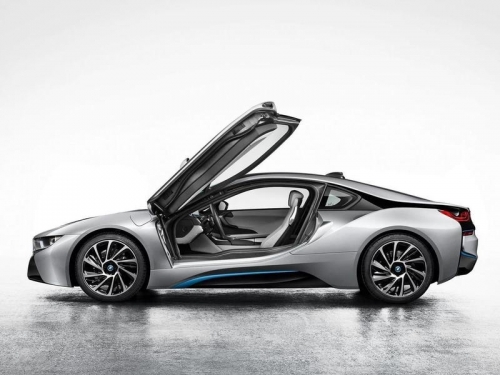 Новый седан BMW получит двери типа "крылья бабочки"