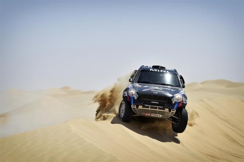 Победный финиш VEB Racing и Анастасии Нифонтовой на ралли Abu Dhabi Desert Challenge 2015!