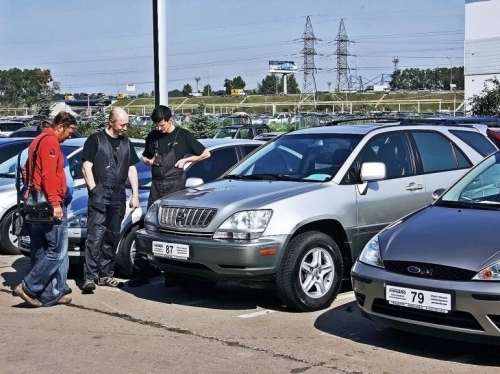 Покупателей подержанных автомобилей заманят в автосалоны