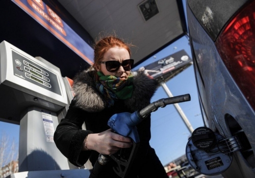 Траты россиян на топливо превысили стоимость новых автомобилей