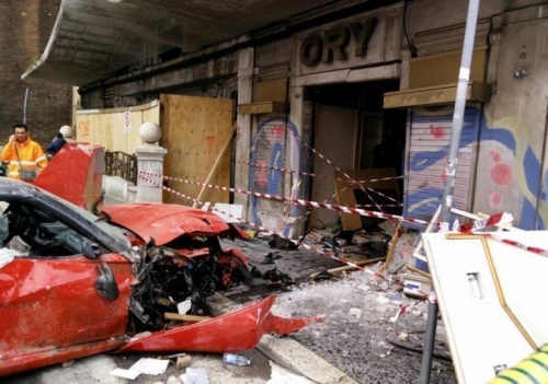 В Италии парковщик въехал в стену на Ferrari за полмиллиона долларов