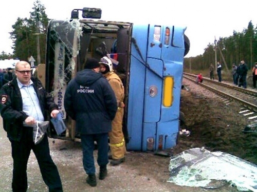 В Ленобласти полиция задержала водителя автобуса, столкнувшегося с локомотивом
