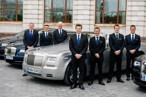 Rolls-Royce поддержал классику и организовал большой тест-драйв