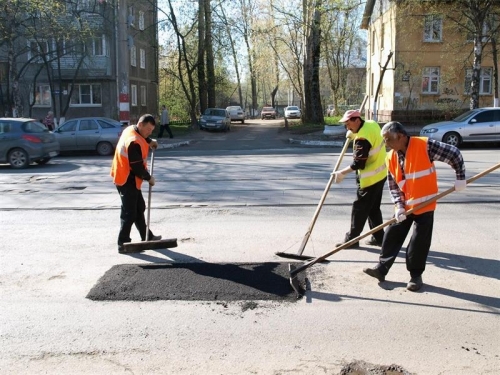 В РФ хотят запретить латать дыры в асфальте