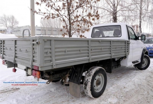 Новый грузовик УАЗа сфотографировали на конвейере