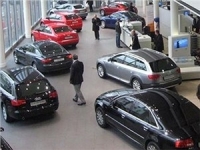 Продажи новых автомобилей в Петербурге продолжают падать