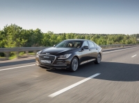 Седан Hyundai Genesis стал умнее