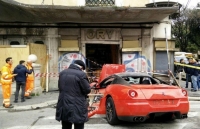В Италии парковщик въехал в стену на Ferrari за полмиллиона долларов