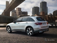 На кроссоверах Mercedes-Benz GLC может случайно сработать подушка безопасности