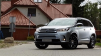 Toyota Highlander подорожал на полмиллиона рублей